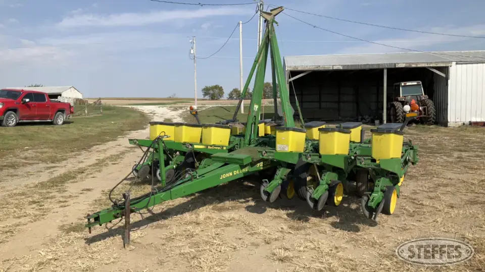 1993 John Deere 7200 12 or More Row Planter