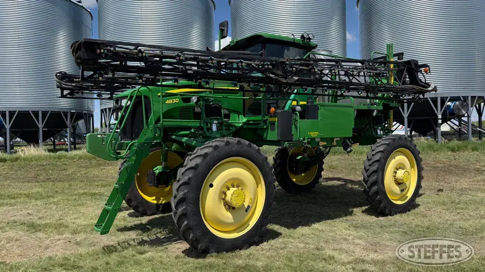 2011 John Deere 4830 Self-Propelled Sprayer
