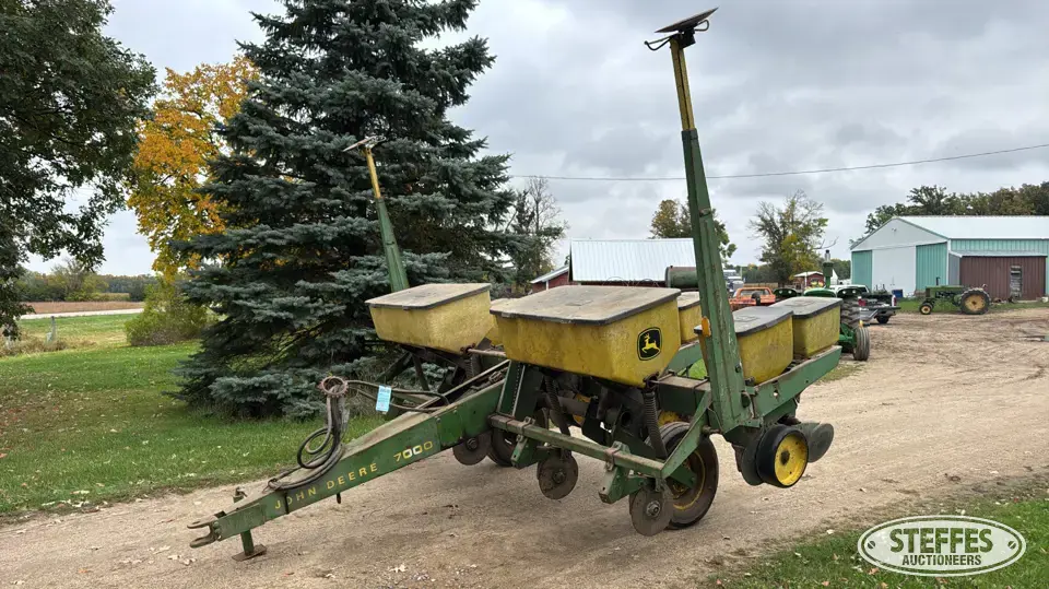 John Deere 7000 planter Less Than 12 Row Planter