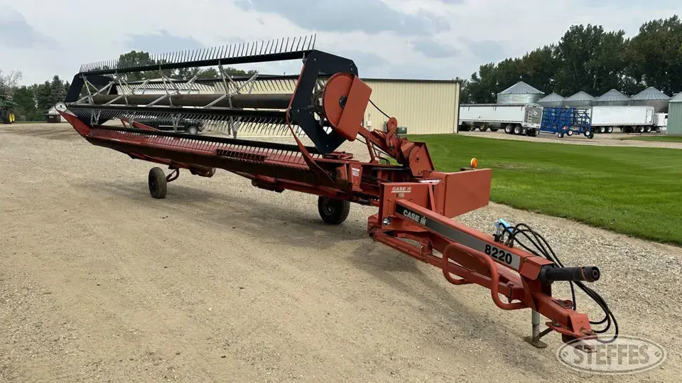Case IH 8220 Pull-Type Swather