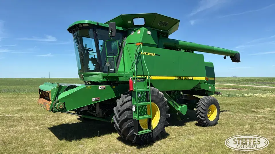 1998 John Deere 9610 Maximizer Combine