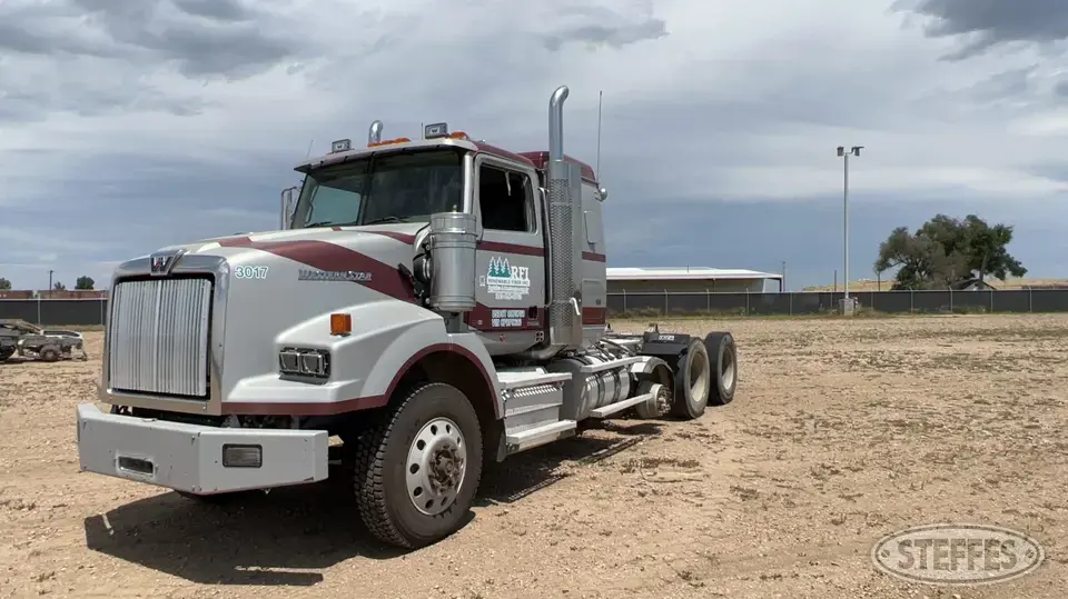 2012 Western Star 4900SB Conventional Truck with Sleeper