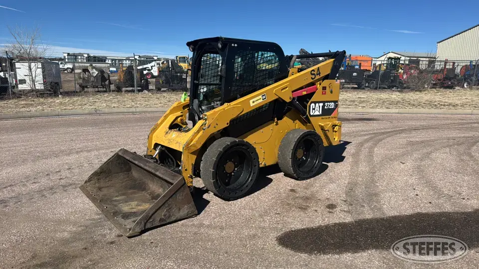 2017 CAT 272D2 Wheeled Skid Steer