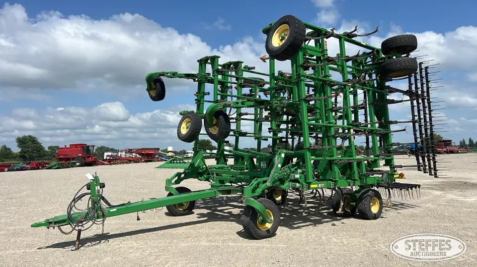 2014 John Deere 2210 Field Cultivator