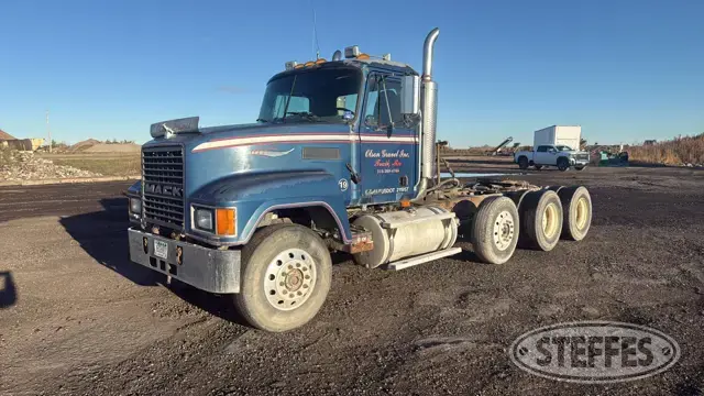 2000 Mack CH613
