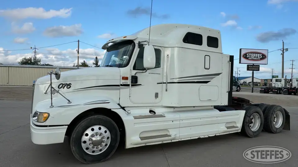 2007 International 9400i Conventional Truck with Sleeper