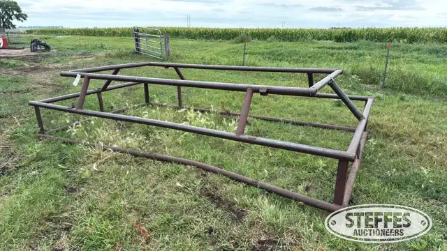 Round bale feeder