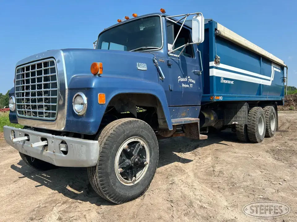 1974 Ford 900 Tandem Boxed Truck