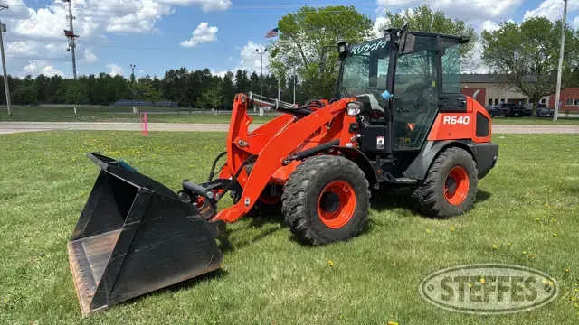 2022 Kubota R640