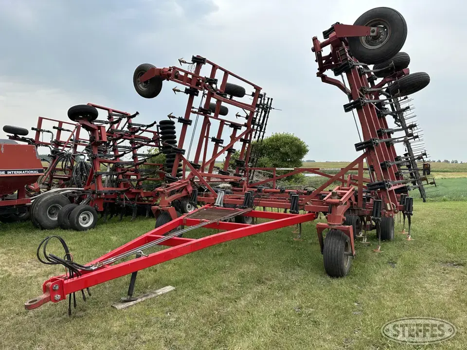 Wil-Rich Quad 5 Field Cultivator