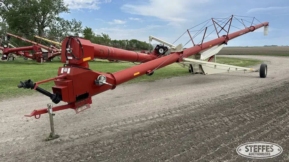 Buhler/Farm King 1370 Swing Hopper Auger