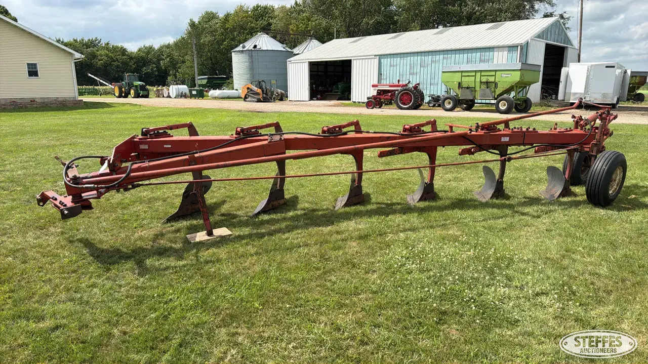 International 720 Plow