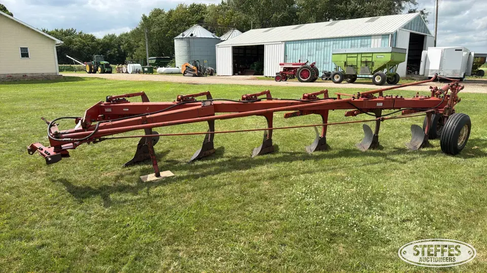 International 720 Plow