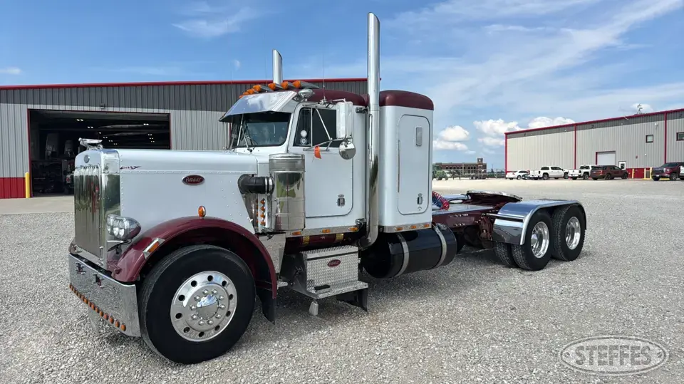 1981 Peterbilt 359 Conventional Truck with Sleeper