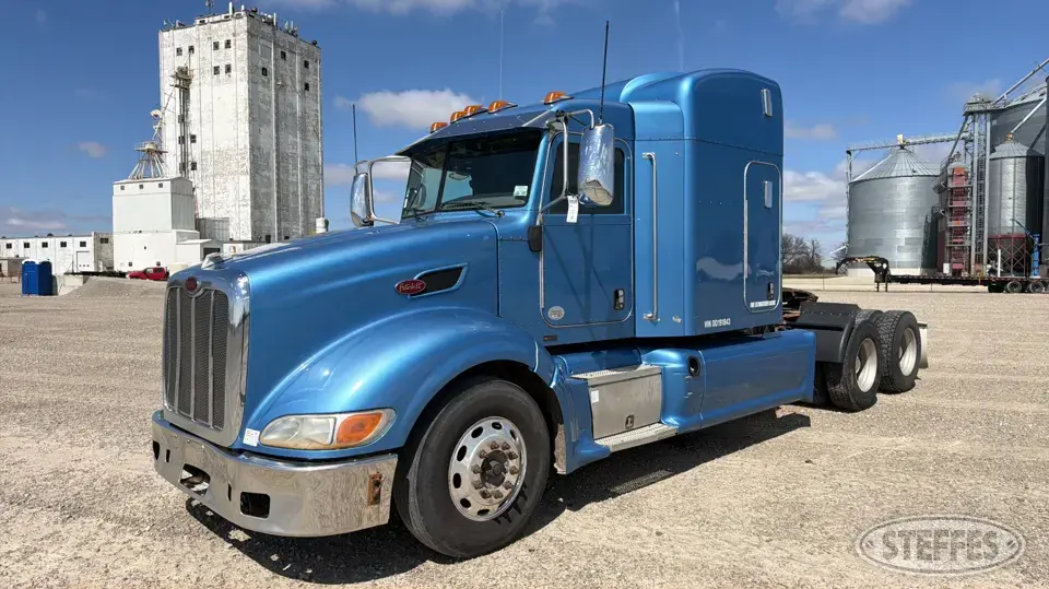 2013 Peterbilt 386 Conventional Truck with Sleeper
