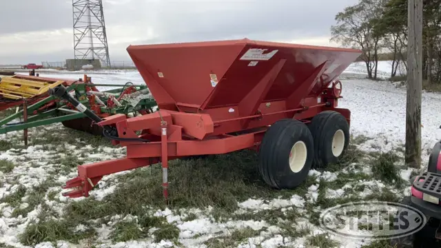 Chandler Fertilizer Spreader
