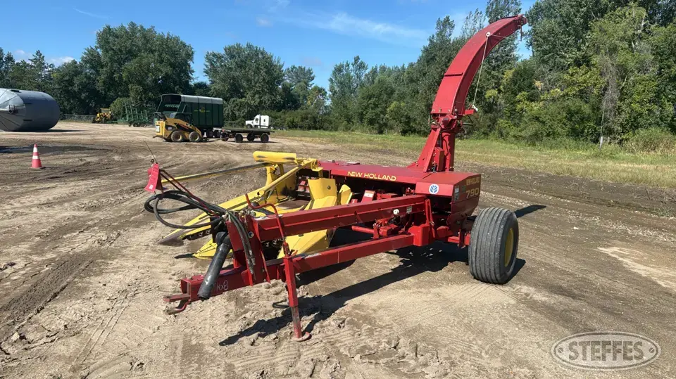 New Holland 790 Pull-Type Harvester