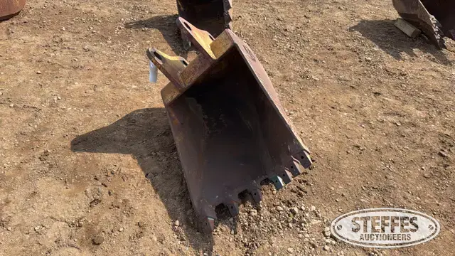 Hensley excavator frost bucket