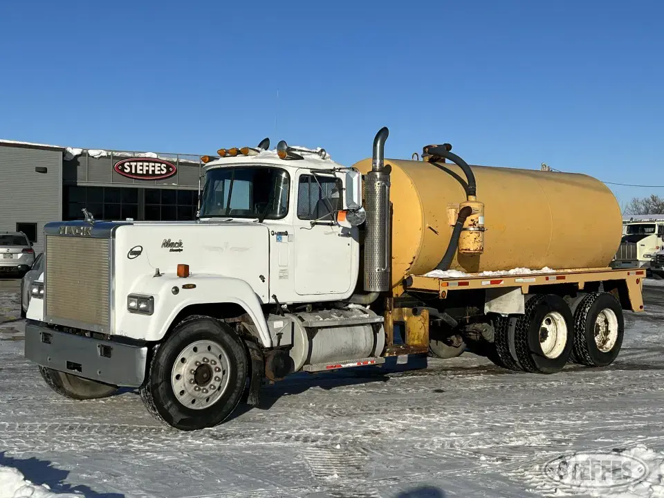 1989 Mack RW713 Tank Truck