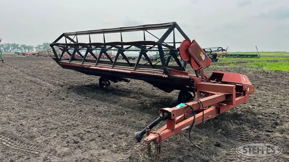 1992 MacDon 3000 Pull-Type Swather