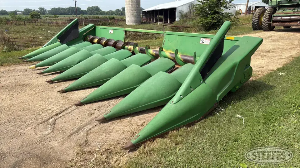 1988 John Deere 843 Corn Head