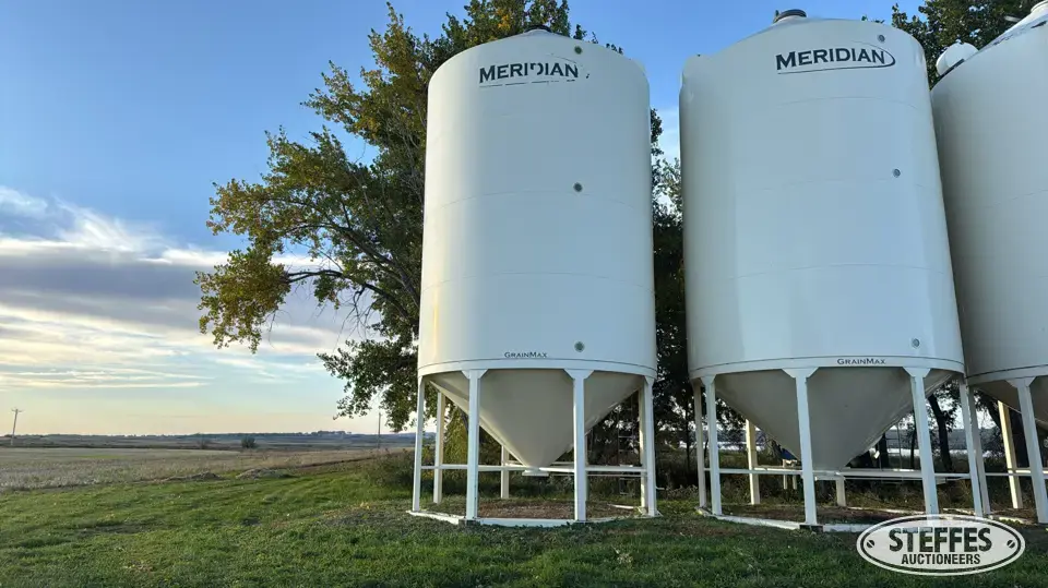 Meridian Grain Max MGM4000 Hopper Bin