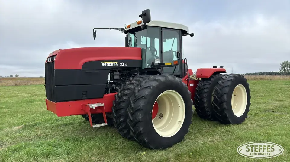 2005 Versatile 2360 4WD Tractor