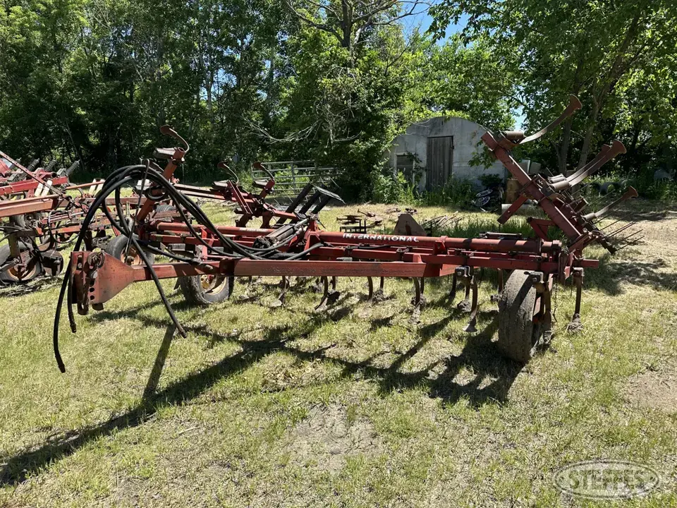 International 4500 Field Cultivator