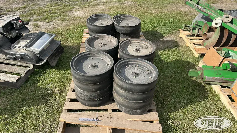 (30) John Deere standard gauge wheels Ag Equipment Part
