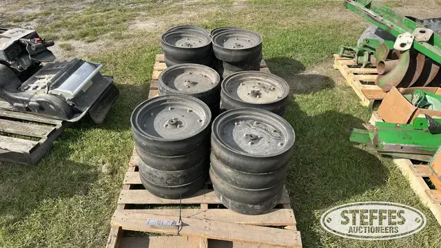 (30) John Deere standard gauge wheels