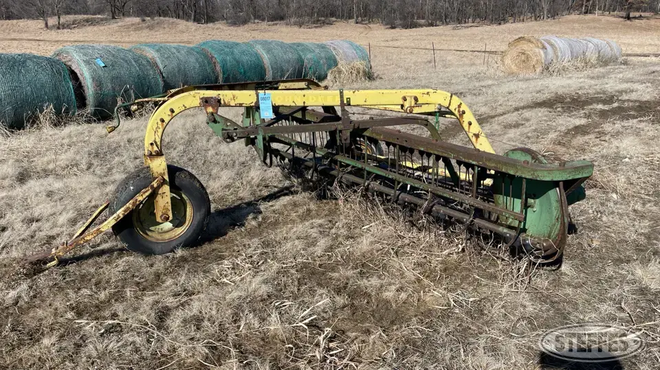 John Deere 640 Rake