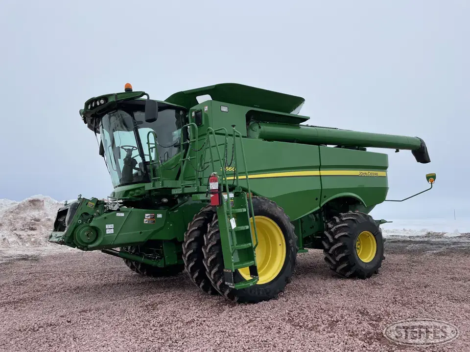2013 John Deere S660 Combine