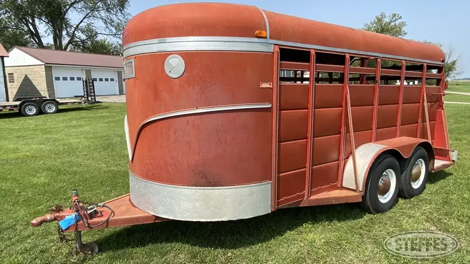 1989 S&S Gooseneck Livestock Trailer