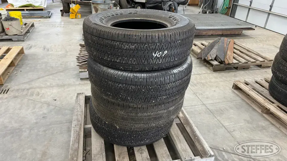 (4) Firestone Wilderness L/E P265/70R16 tires Truck Tire