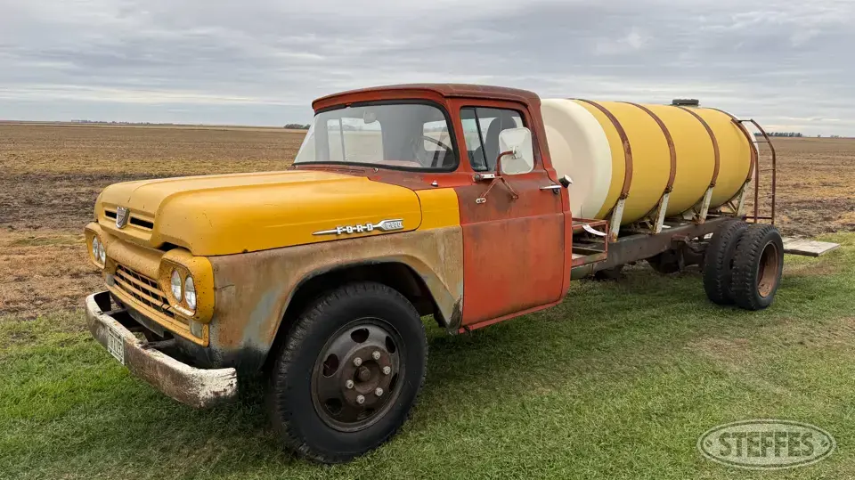 Ford B-600 Tender Truck