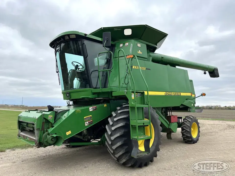 1998 John Deere 9610 Maximizer Combine
