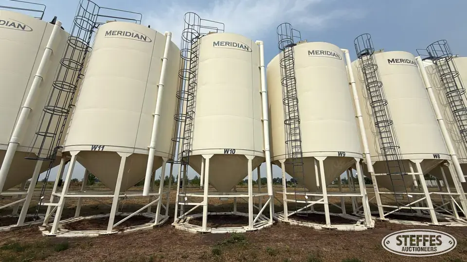 2014 Meridian M1620-40 Hopper Bin