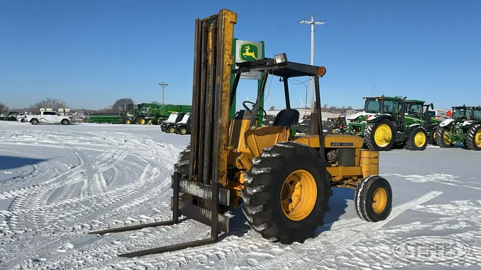 Deere 480-B Rough Terrain Forklift