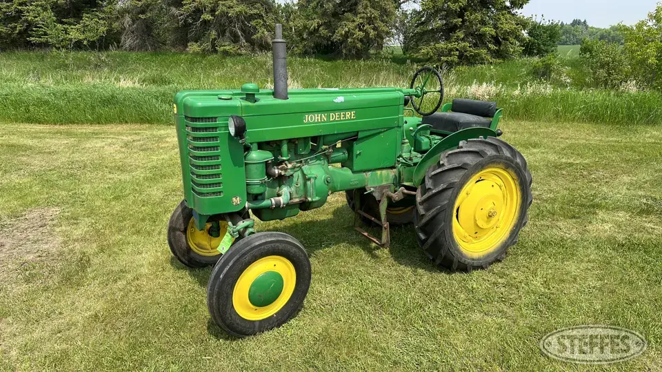 1948 John Deere M Collectible Tractor