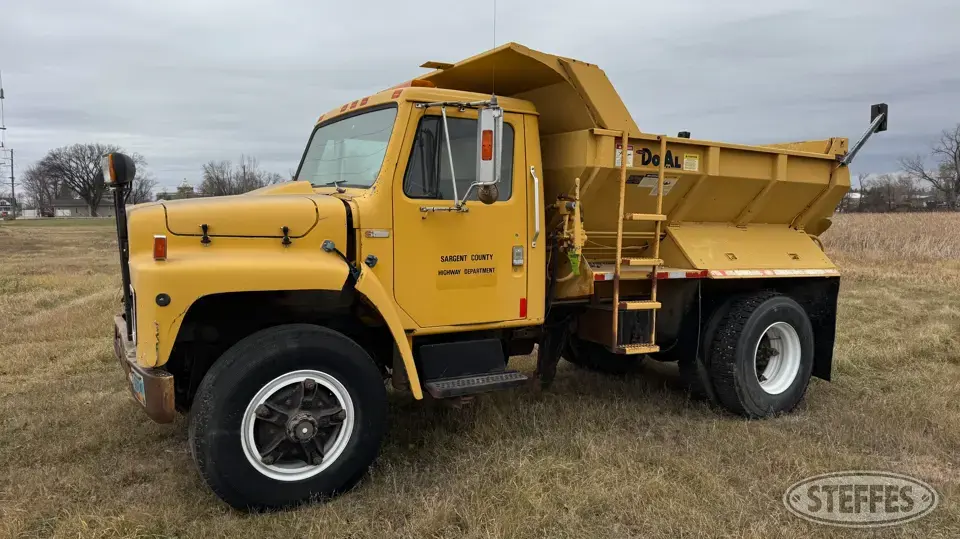 1981 International 1854 Plow-Spreader Truck