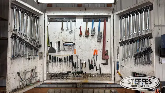 Tool cabinet w/tools