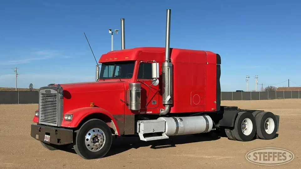 2005 Freightliner Classic XL Conventional Truck with Sleeper