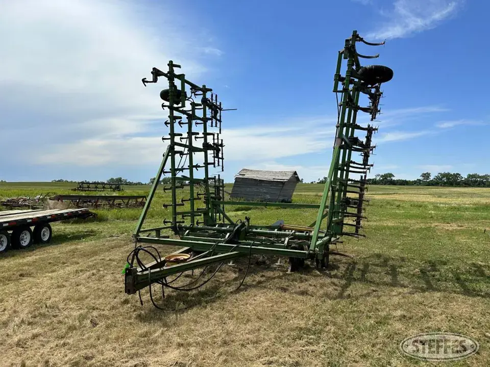 John Deere 1000 Field Cultivator