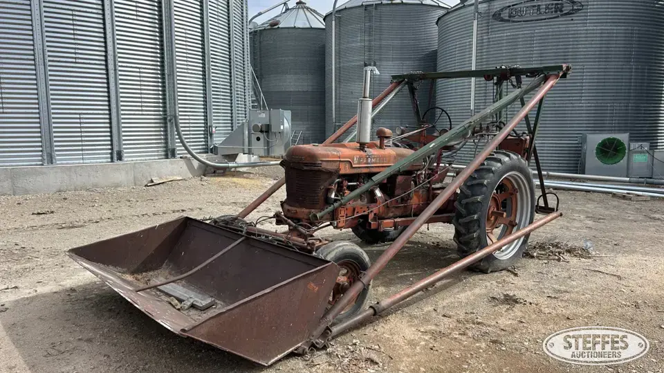 1949 McCormick Farmall H Collectible Tractor