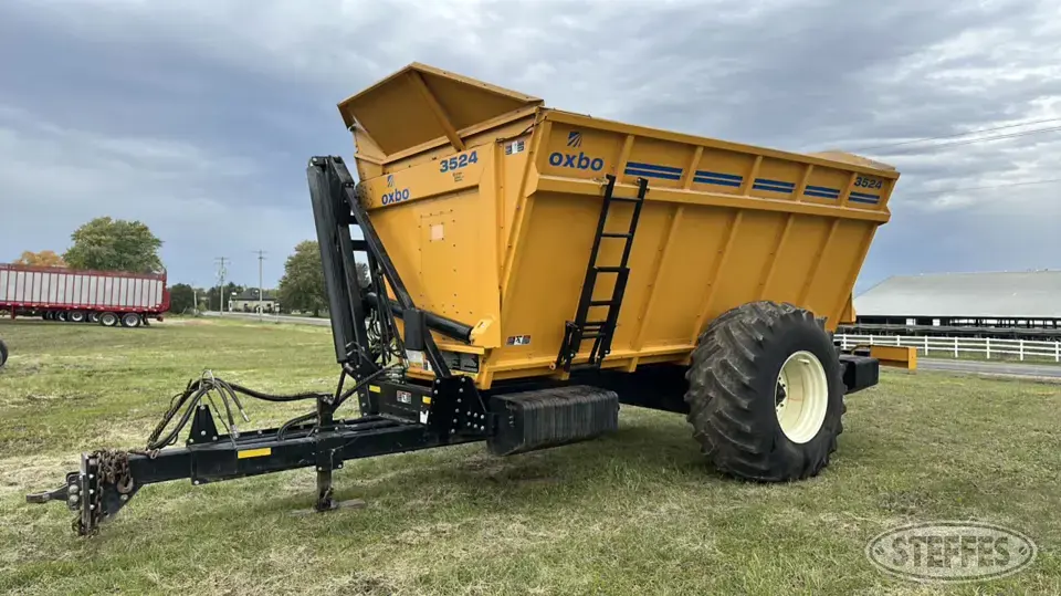 2018 Oxbo 3524F Dump Cart