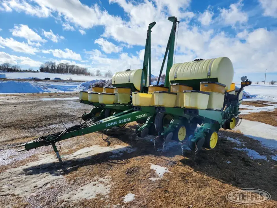 1990 John Deere 7200 12 or More Row Planter
