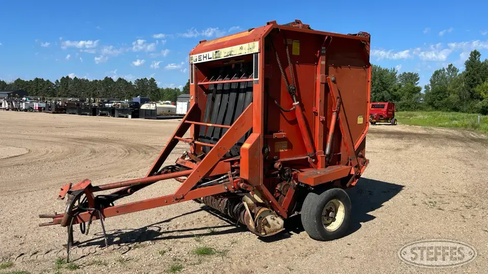 Gehl 1850 Round Baler