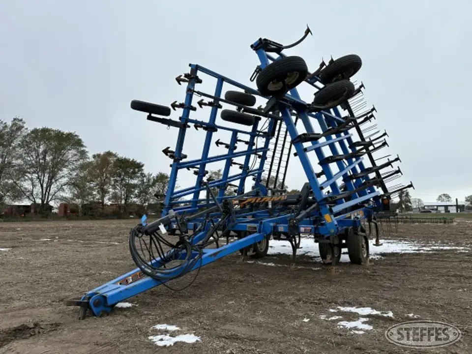 1996 DMI Tiger-Mate II Field Cultivator
