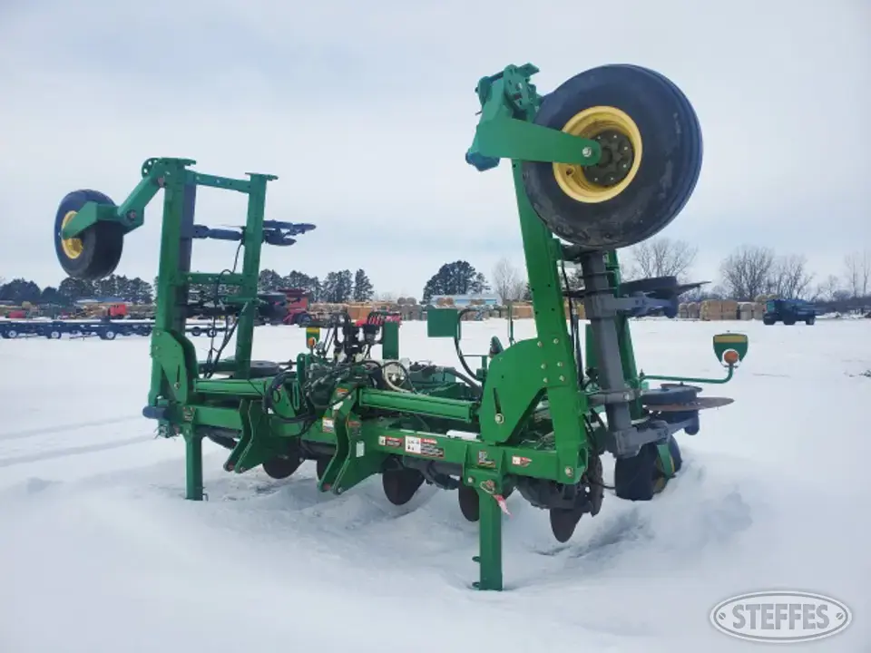 John Deere 2510 Row Crop Cultivator