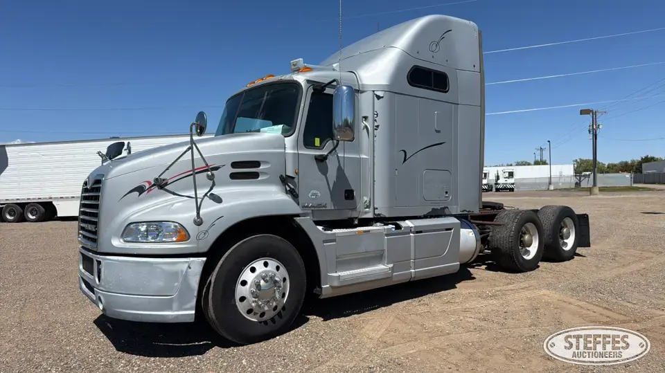 2014 Mack Pinnacle CXU613 Conventional Truck with Sleeper